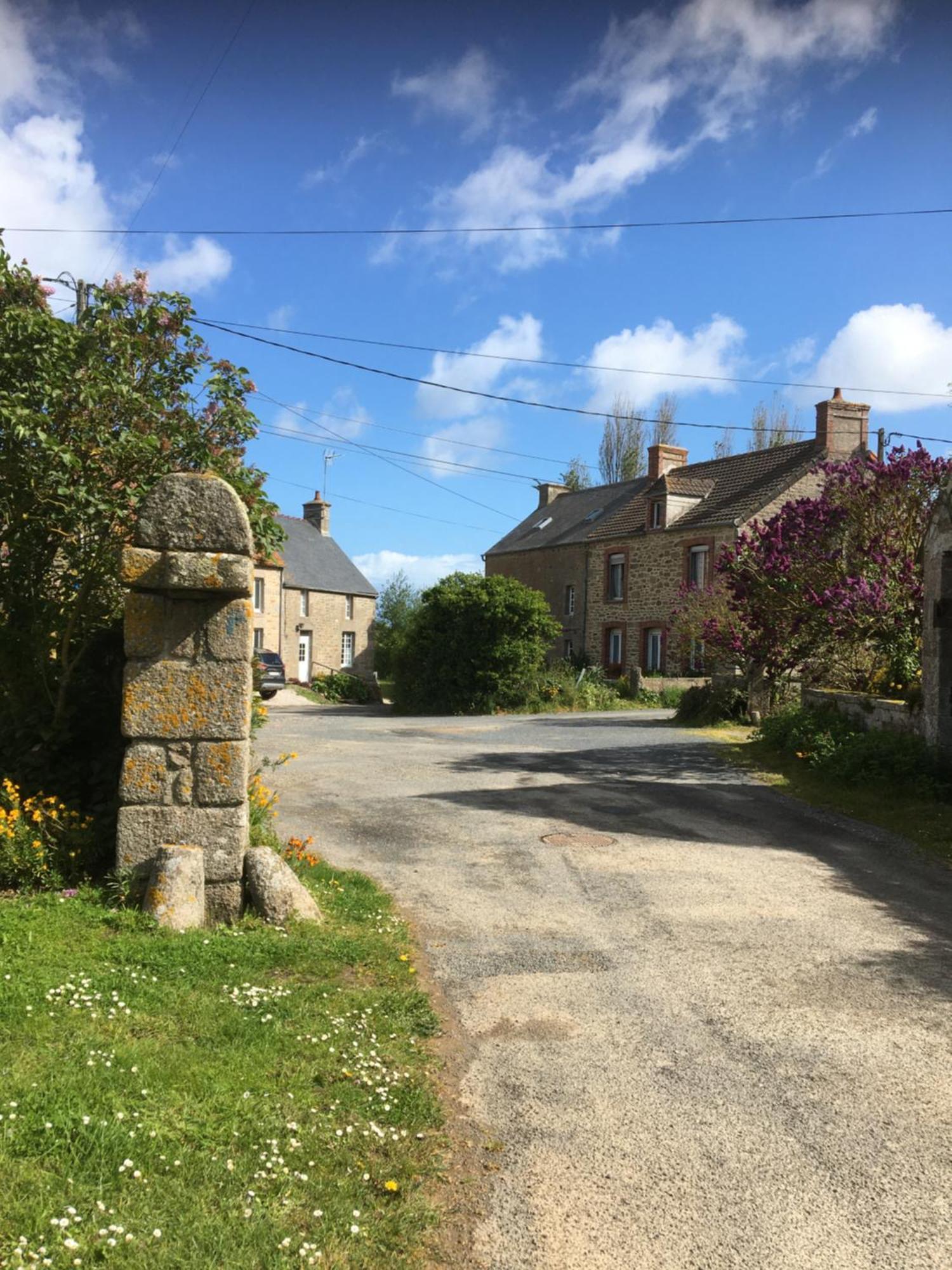 Entre Roches Et Marees Bed & Breakfast Montfarville Exterior photo